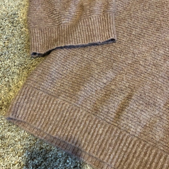 Pink sweater - Picture 2 of 5